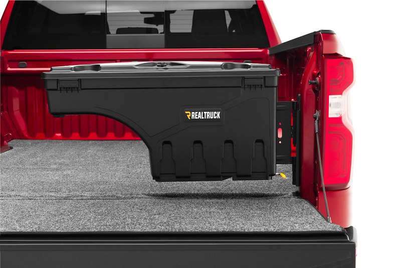 Undercover Nissan Titan 16 Pass SC502P