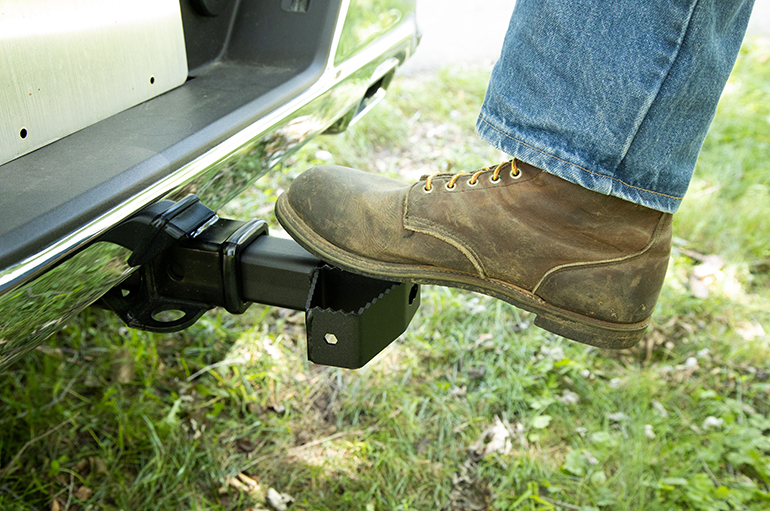 Dee Zee Hitch Step DZ15302S