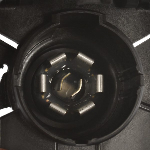 Pollak Oem Style ‘Twist & Lock’ Socket 7WB109V